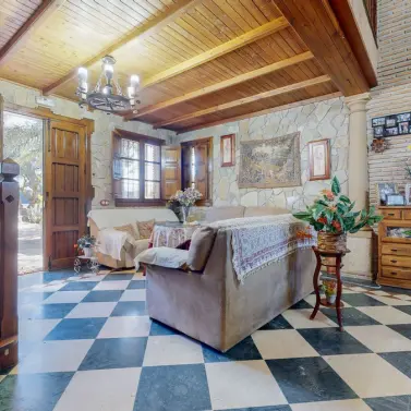 Продажа  отдельно стоящей виллы в Bobadilla