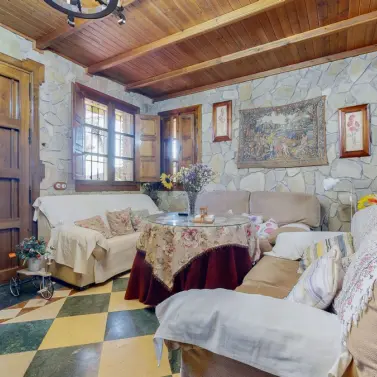 Продажа  отдельно стоящей виллы в Bobadilla