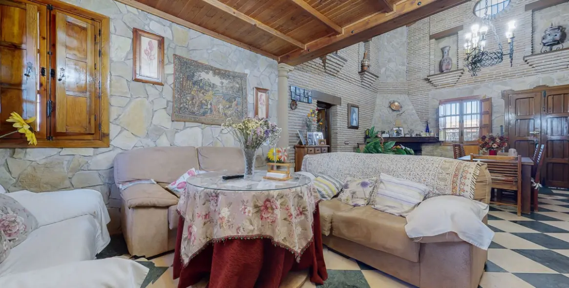 Продажа  отдельно стоящей виллы в Bobadilla 6