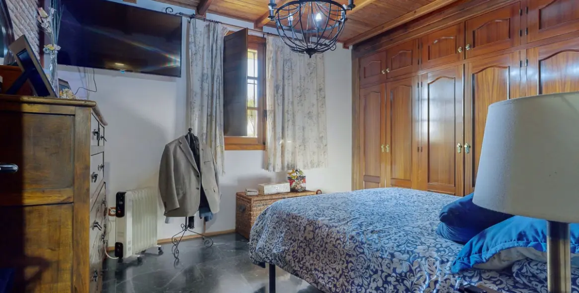 Продажа  отдельно стоящей виллы в Bobadilla 13