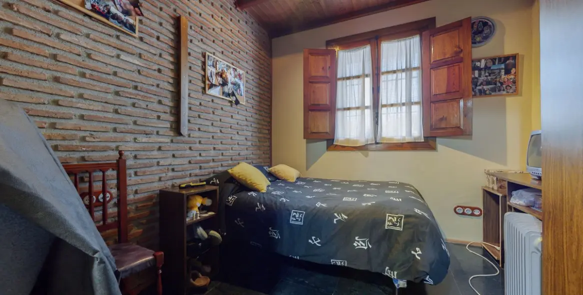 Продажа  отдельно стоящей виллы в Bobadilla 18