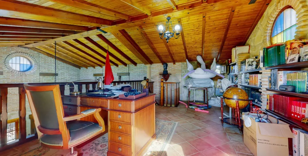 Продажа  отдельно стоящей виллы в Bobadilla 20