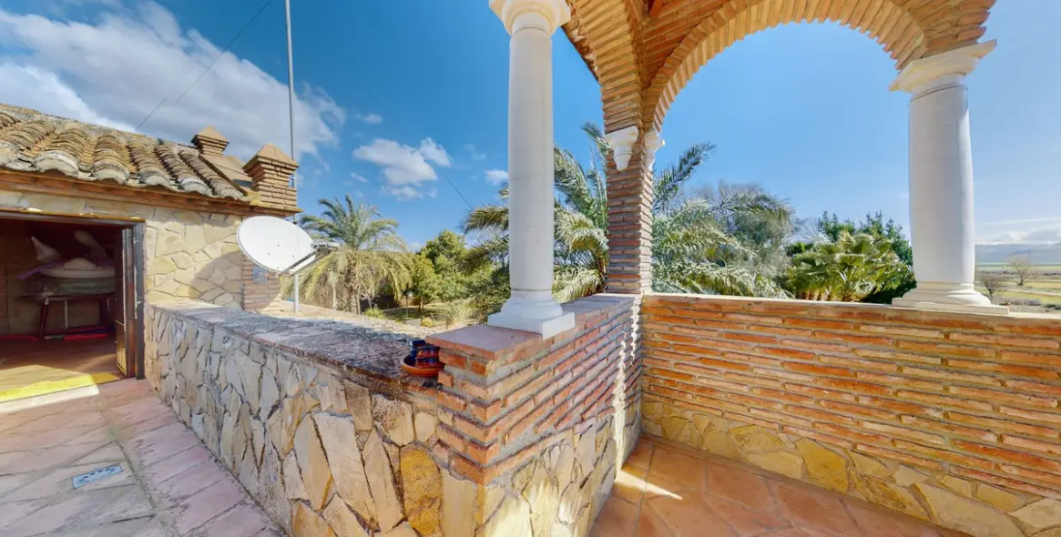 Sale of detached villa in Bobadilla 21