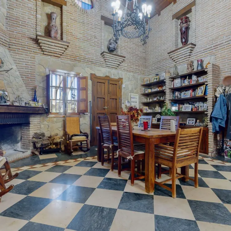 Sale of detached villa in Bobadilla