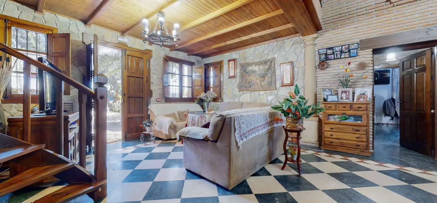 Sale of detached villa in Bobadilla 3