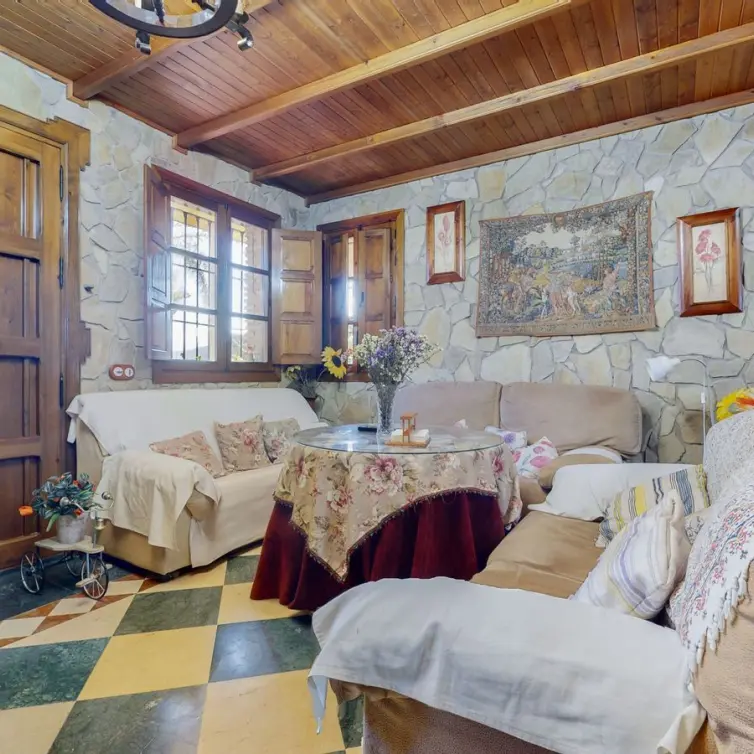 Sale of detached villa in Bobadilla