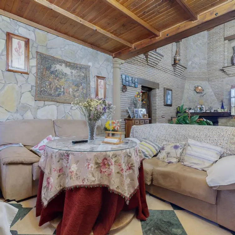 Sale of detached villa in Bobadilla