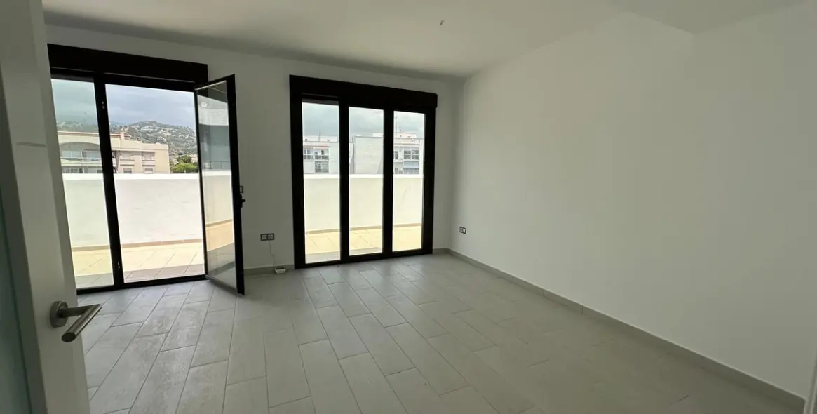 Sale of penthouse in Estepona 11