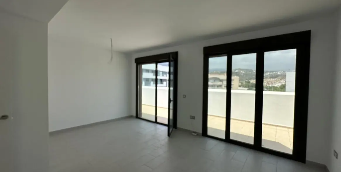 Sale of penthouse in Estepona 17