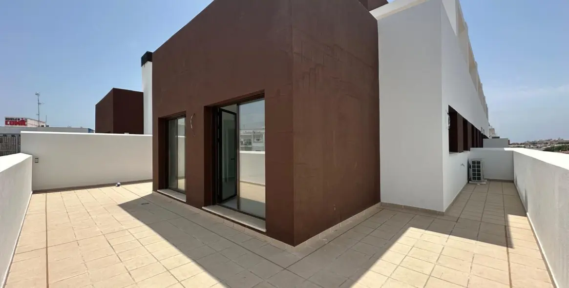 Sale of penthouse in Estepona 1