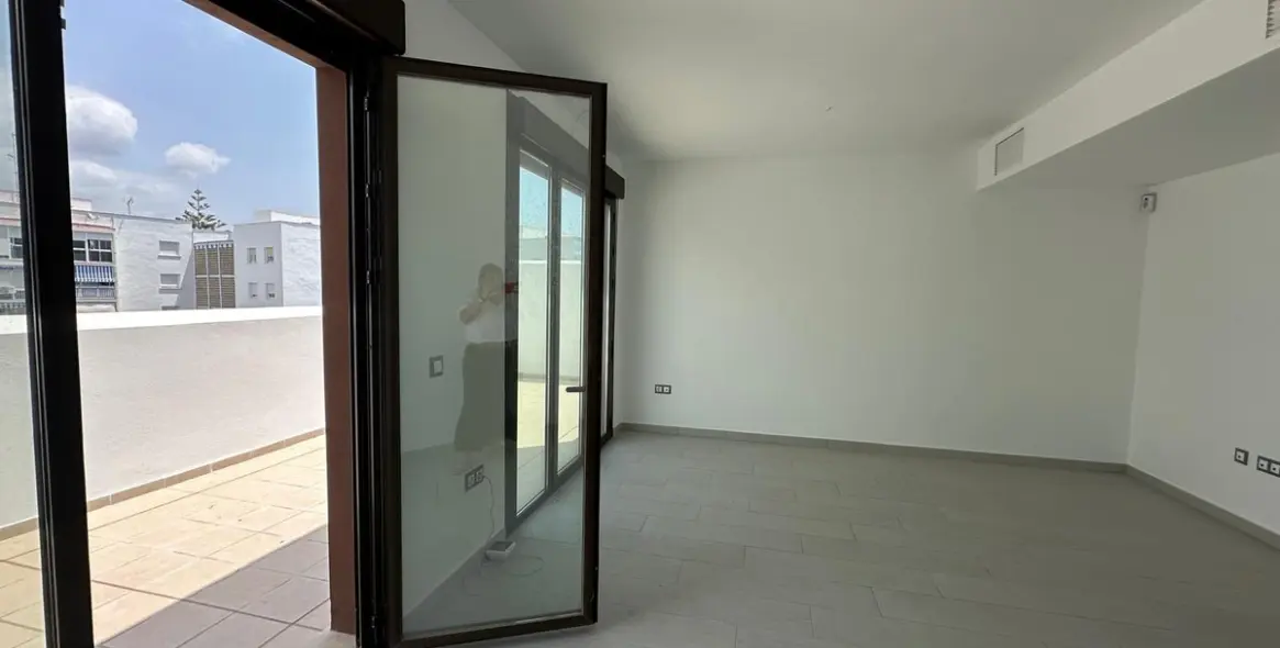 Sale of penthouse in Estepona 16