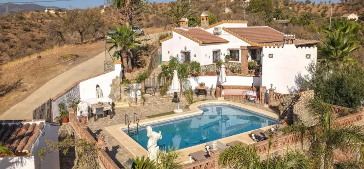 Venta de villa independiente en Guaro 0