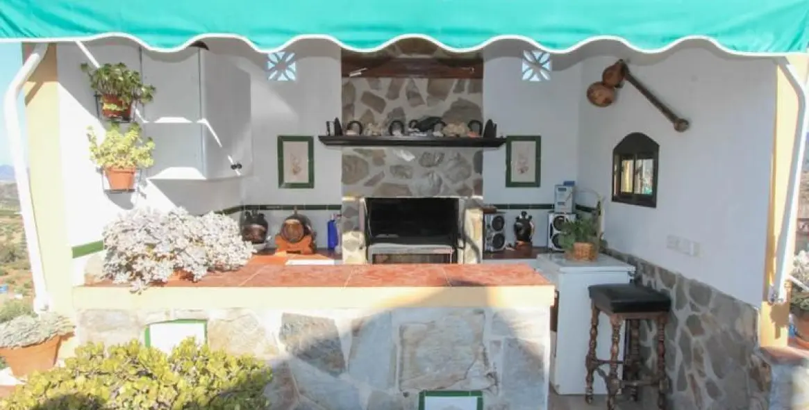 Sale of detached villa in Guaro 4