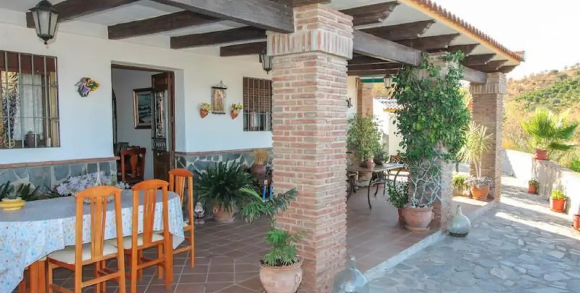 Sale of detached villa in Guaro 5