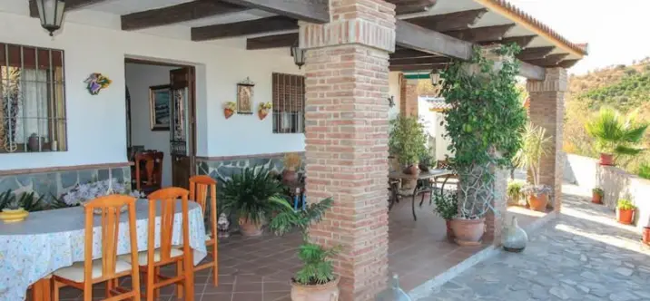 Venta de villa independiente en Guaro 4