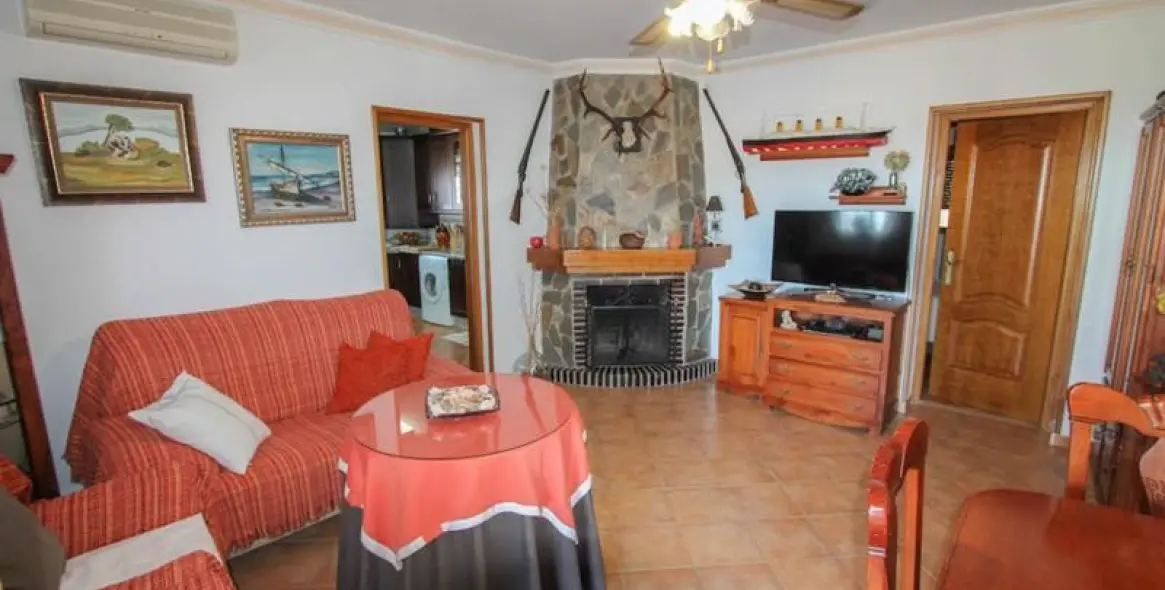 Продажа  отдельно стоящей виллы в Guaro 21