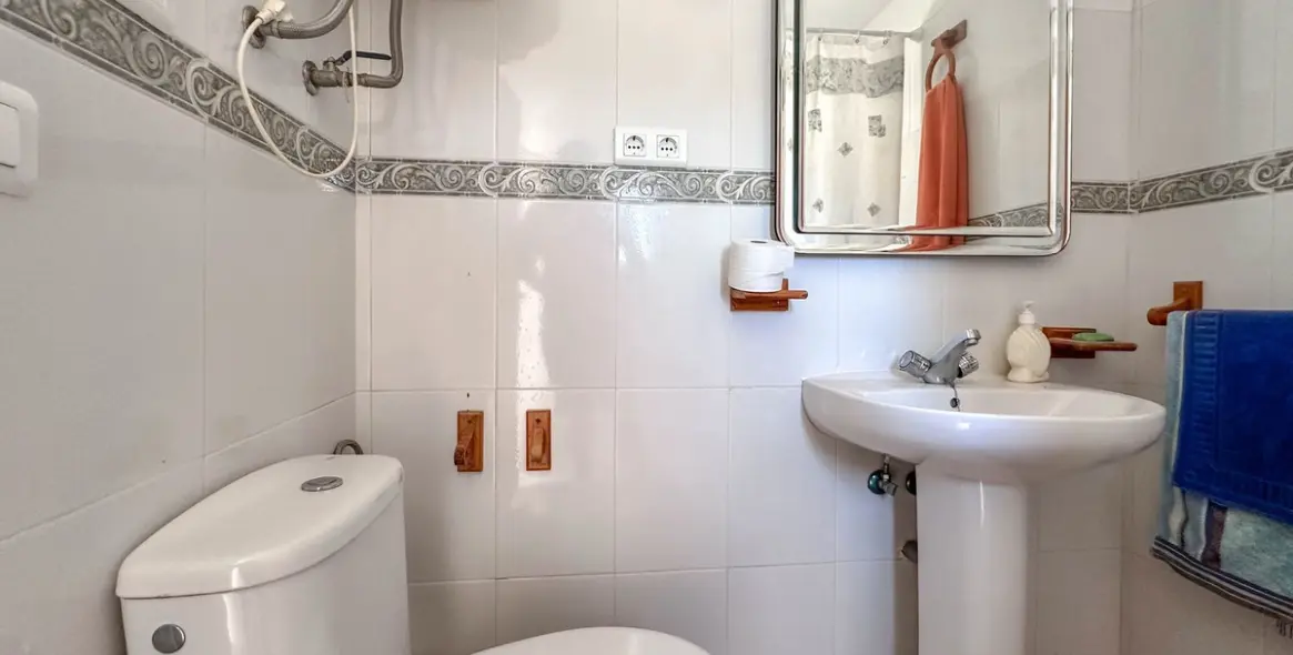 Продажа  отдельно стоящей виллы в Guaro 37