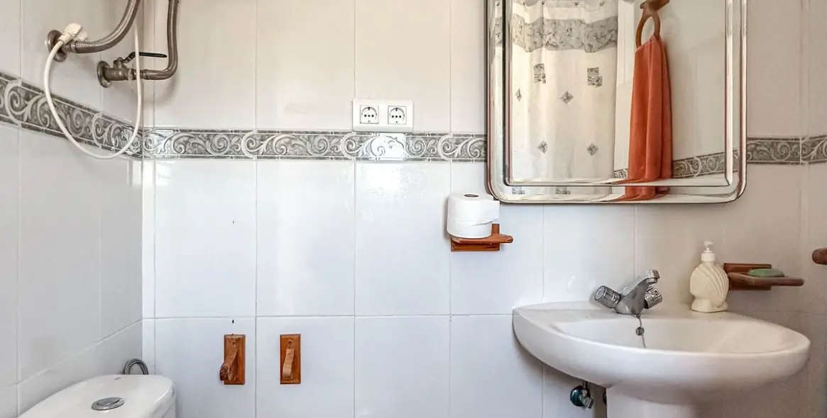 Продажа  отдельно стоящей виллы в Guaro 38