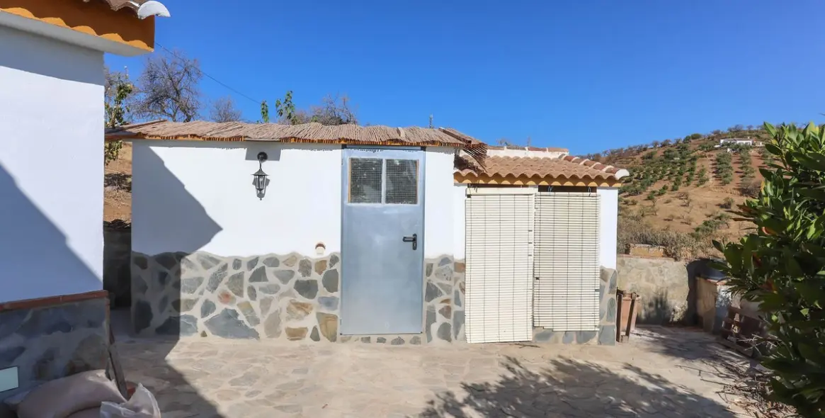 Продажа  отдельно стоящей виллы в Guaro 39