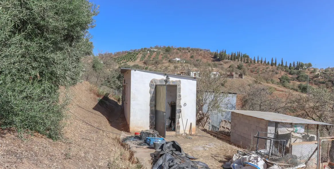 Продажа  отдельно стоящей виллы в Guaro 45