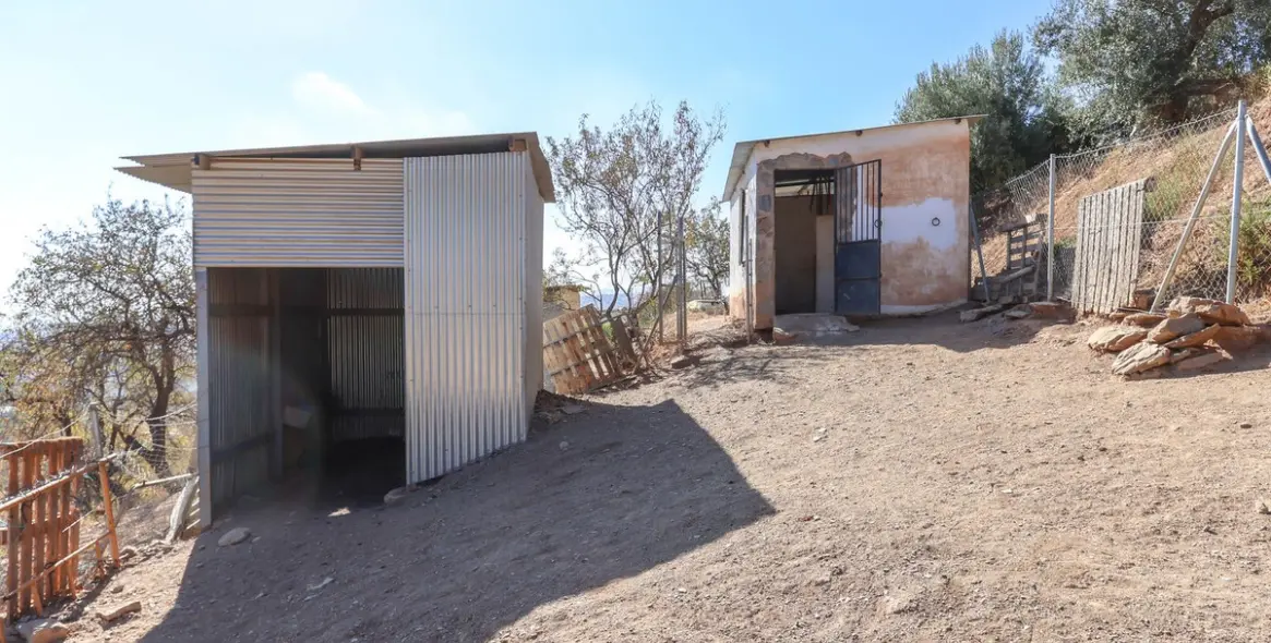 Продажа  отдельно стоящей виллы в Guaro 46