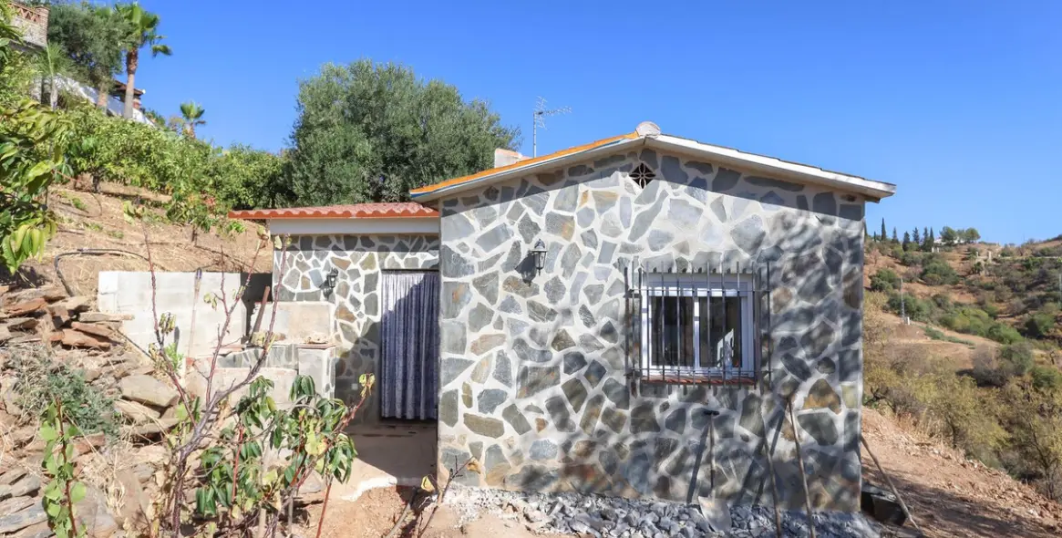 Продажа  отдельно стоящей виллы в Guaro 48