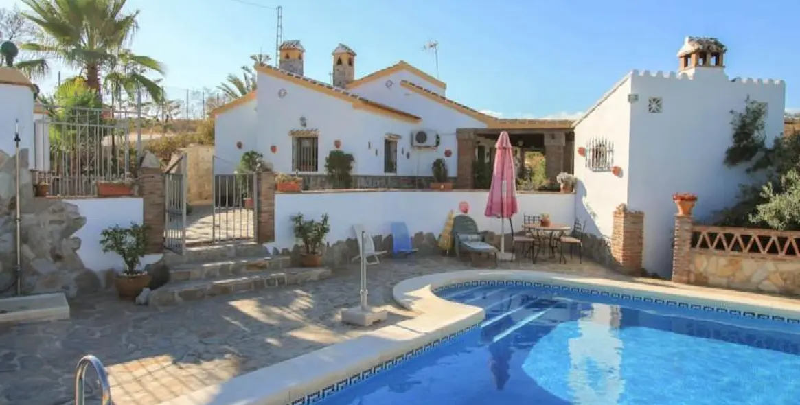 Продажа  отдельно стоящей виллы в Guaro 49