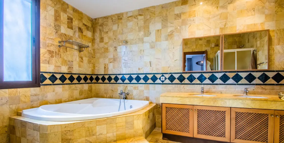 Sale of penthouse in Cancelada 5