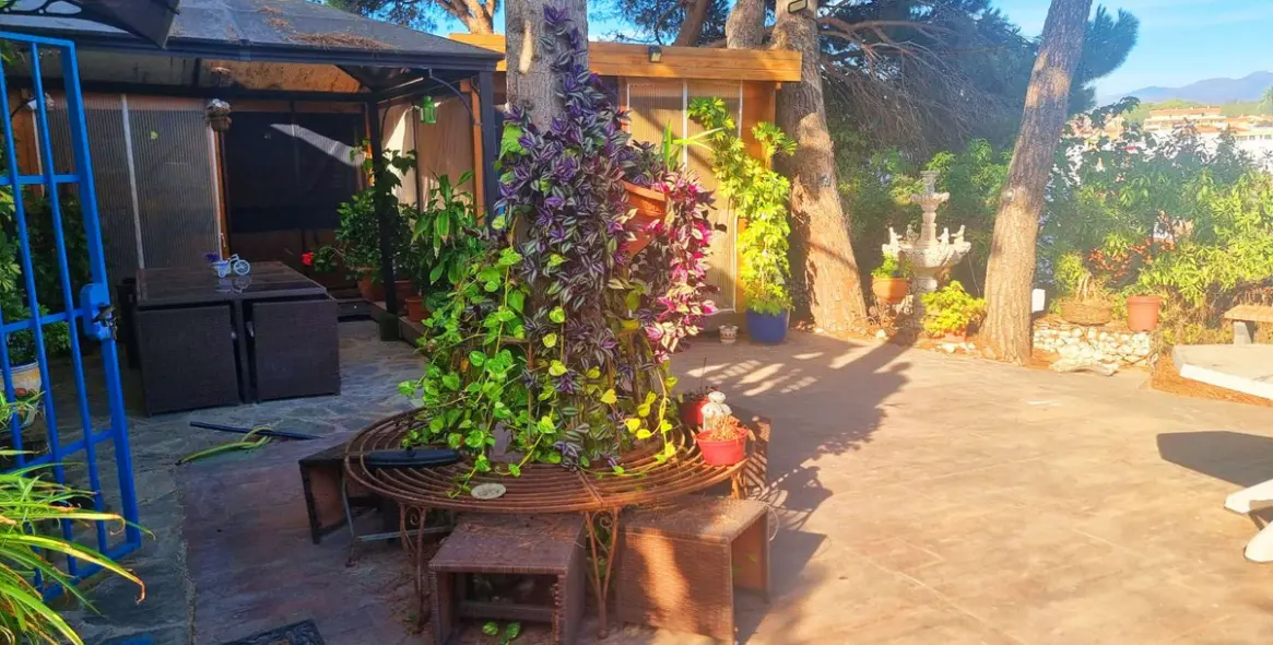 Sale of detached villa in El Faro 8