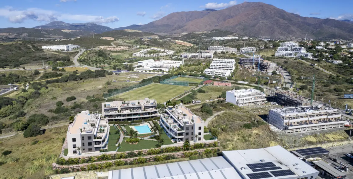 Sale of ground floor apartment in Estepona 12