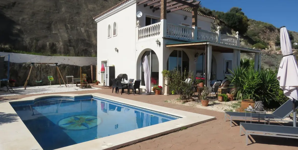 Продажа  отдельно стоящей виллы в Alhaurín el Grande 1