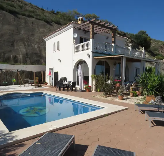 Продажа  отдельно стоящей виллы в Alhaurín el Grande