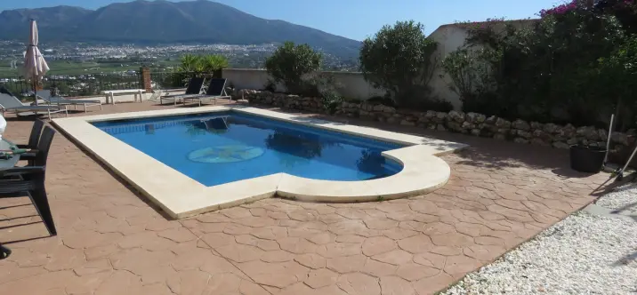 Продажа  отдельно стоящей виллы в Alhaurín el Grande 2