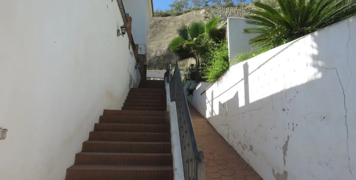 Продажа  отдельно стоящей виллы в Alhaurín el Grande 4