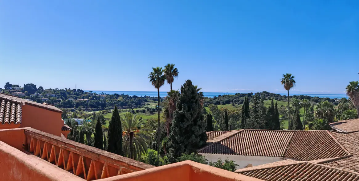 Sale of penthouse in Benahavís 1