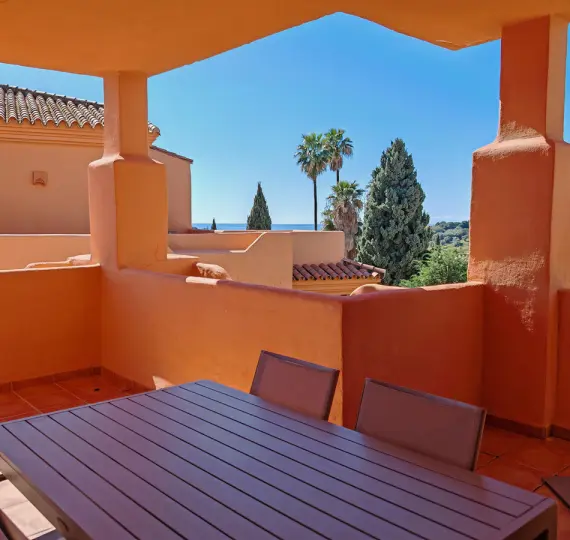 Sale of penthouse in Benahavís