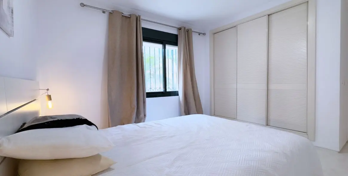 Sale of ground floor apartment in Nueva Andalucía 12