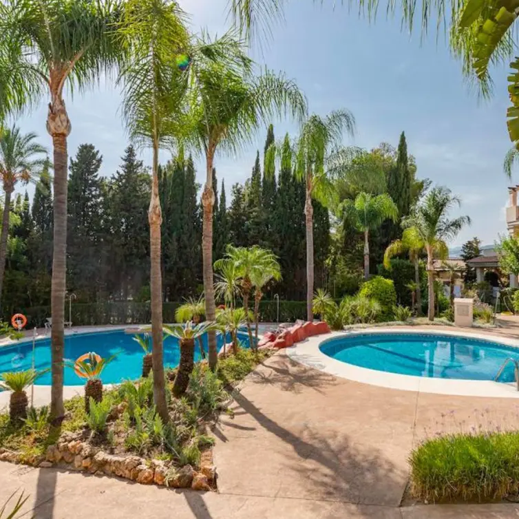 Venta de apartamento en planta baja en Nueva Andalucía