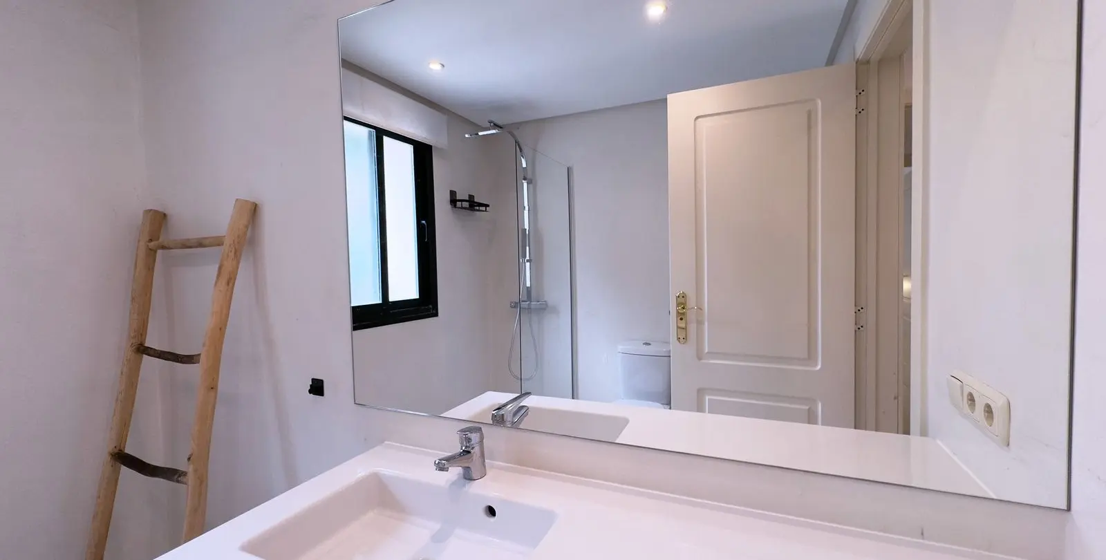 Sale of ground floor apartment in Nueva Andalucía 14