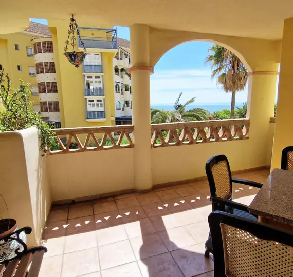 Sale of middle floor apartment in Arroyo de la Miel