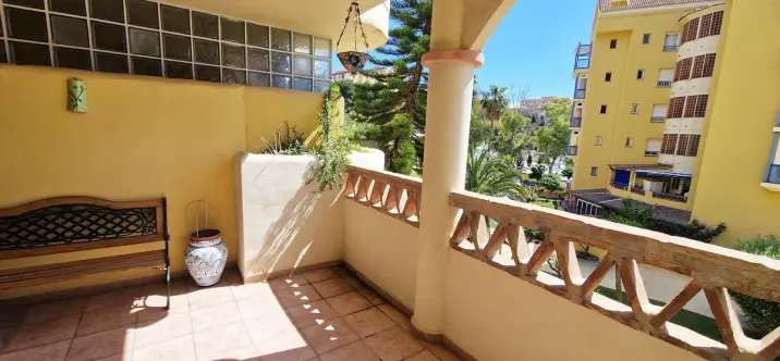 Sale of middle floor apartment in Arroyo de la Miel 1