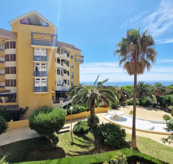 Sale of middle floor apartment in Arroyo de la Miel