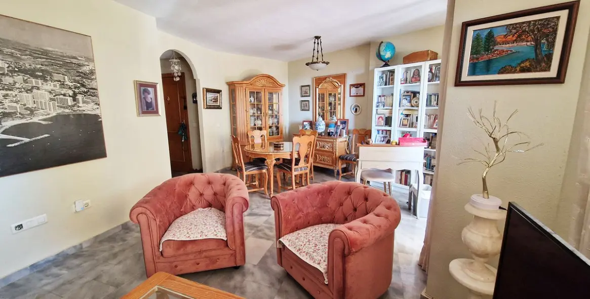 Sale of middle floor apartment in Arroyo de la Miel 7
