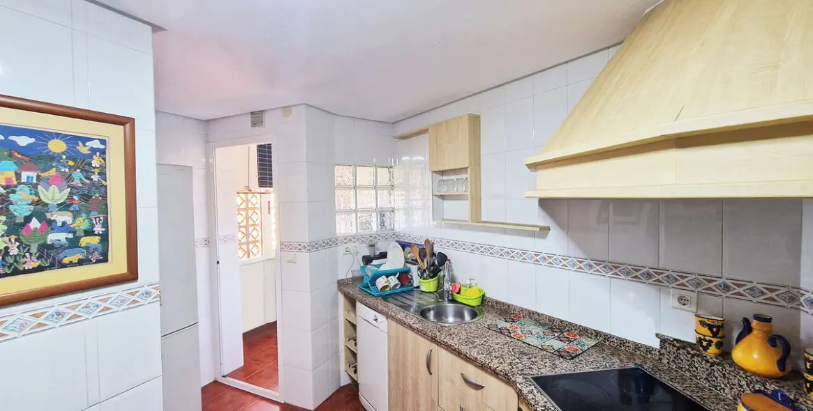 Sale of middle floor apartment in Arroyo de la Miel 9