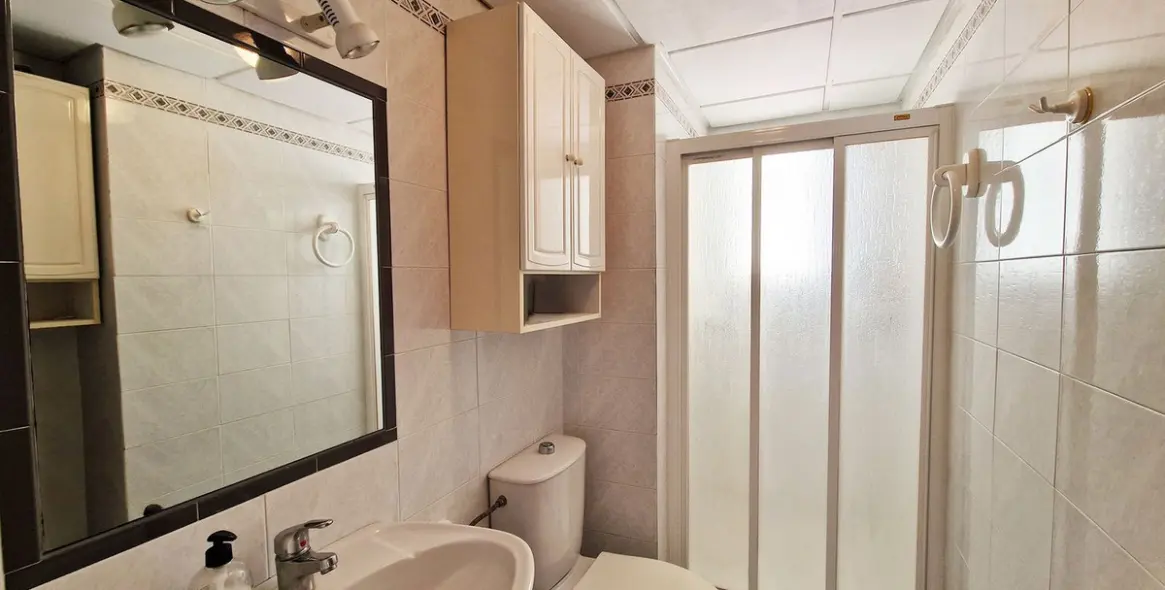 Sale of middle floor apartment in Arroyo de la Miel 13