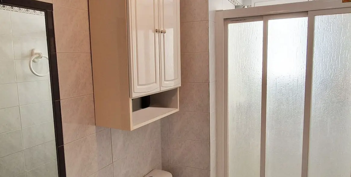Sale of middle floor apartment in Arroyo de la Miel 14
