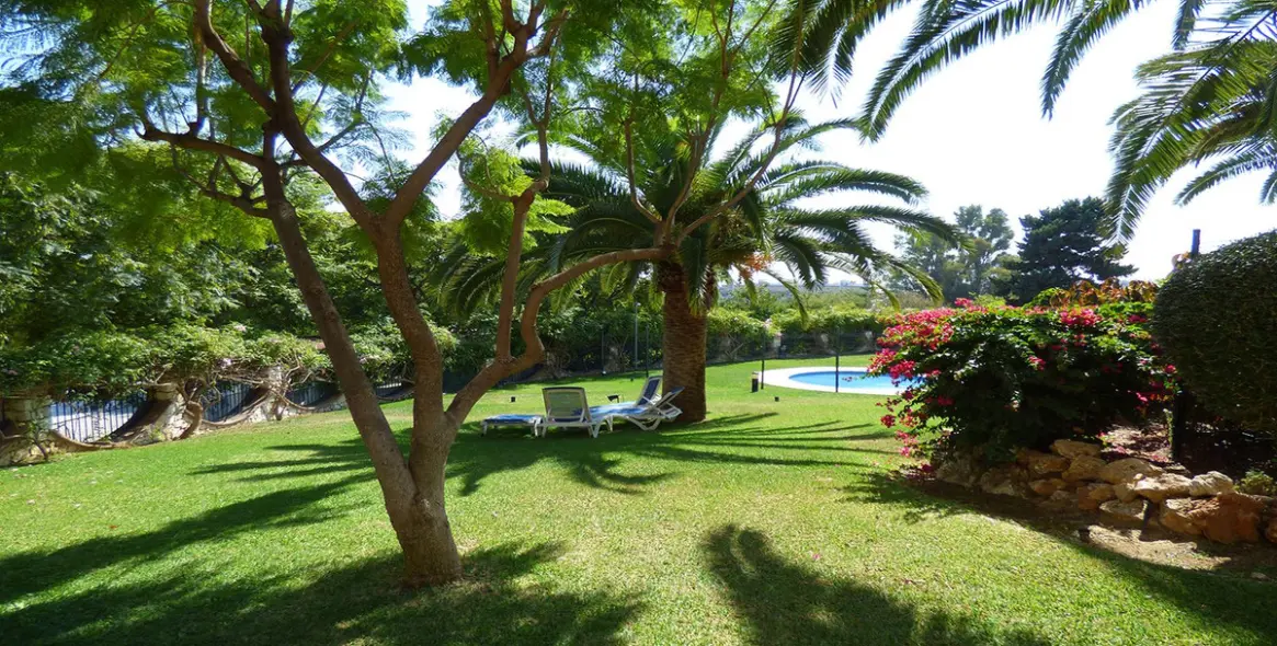 Sale of middle floor apartment in Arroyo de la Miel 23