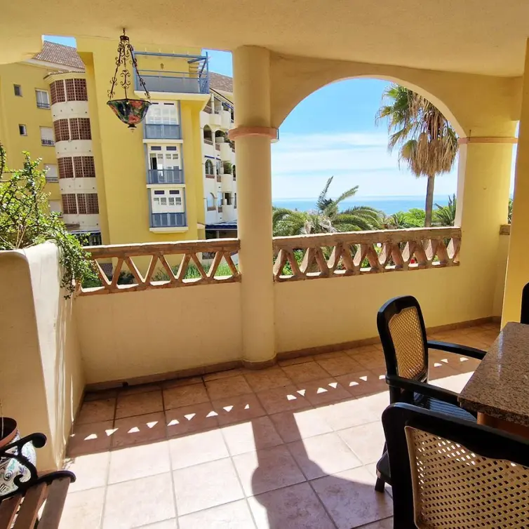 Sale of middle floor apartment in Arroyo de la Miel