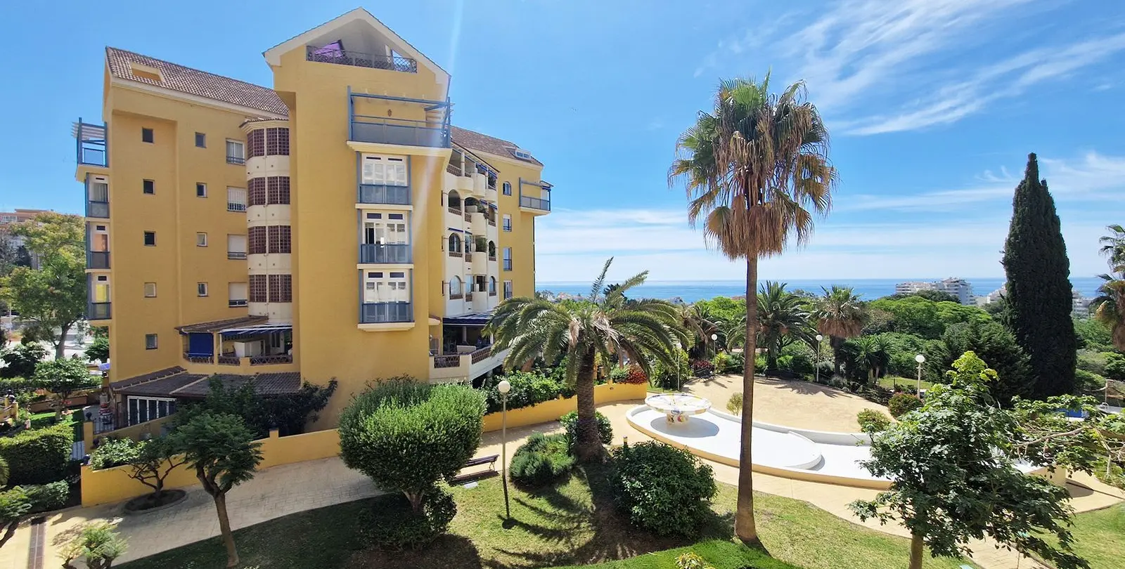Venta de apartamento en planta media en Arroyo de la Miel 3