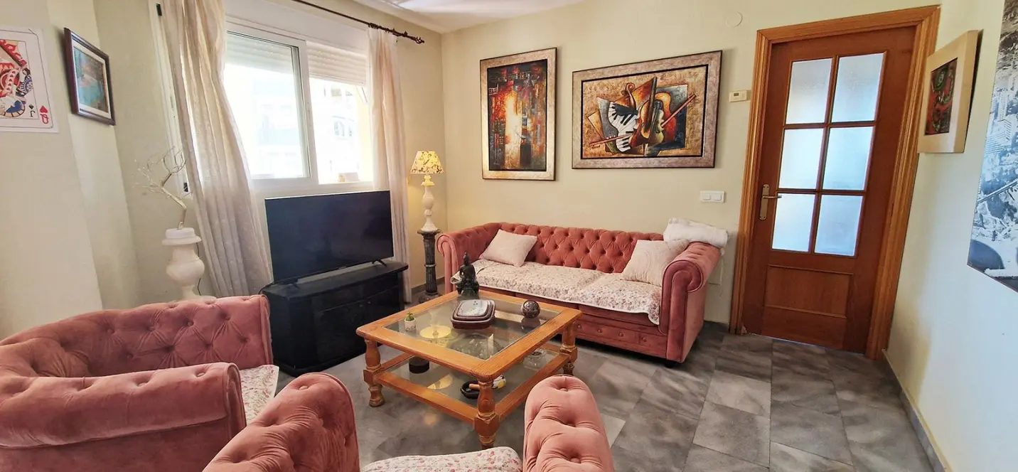 Sale of middle floor apartment in Arroyo de la Miel 3